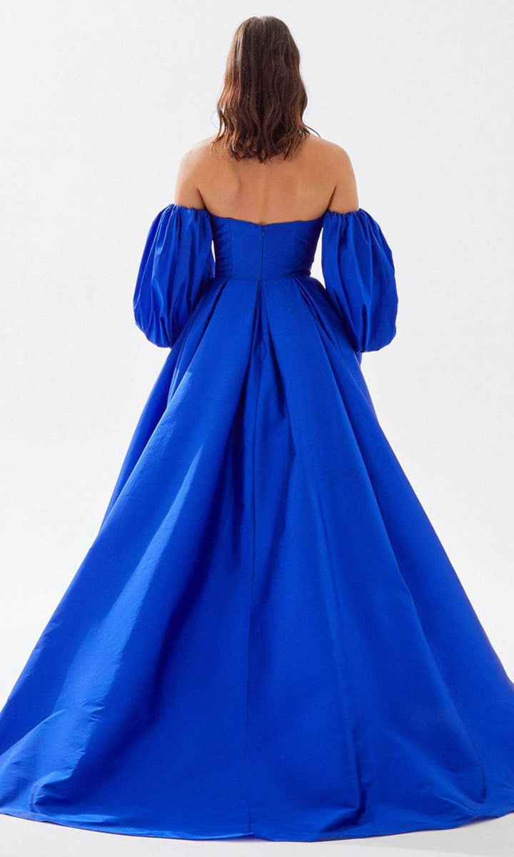 Robes de soirée pour femmes / Robe de bal à épaules dénudées, manches bouffantes, bustier en cœur, boutons, avec traîne